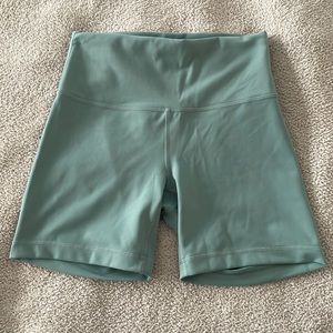 Lululemon Wunder Train High-Rise Short 6"